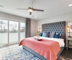 Photo 4 - Music City Gem! 2 Homes, 2 Rooftops, Sleeps 20!