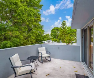 Photo 4 - Mins to Coral Gables & Airport - Free Parking