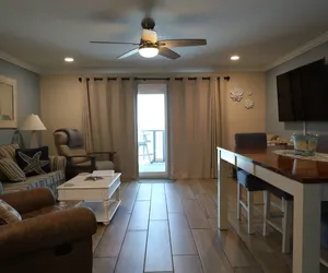 Photo 2 - 6th Floor | Beachfront | Sleeps 6 | Pool, Gym!