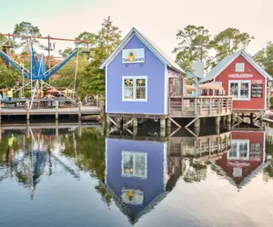 Photo 5 - Charming Beach Home* Golf Cart* Book 2 Get 3rd Night Free*New Neighborhood Pool!