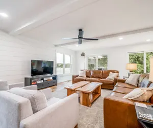 Photo 2 - Lakefront Hot Springs Getaway on Lake Hamilton - "The Beehive"