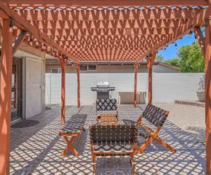 Photo 4 - Huge 5BR • Jacuzzi 15min to Disneyland • Sleeps 18