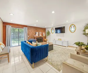 Photo 2 - Huge 5BR • Jacuzzi 15min to Disneyland • Sleeps 18
