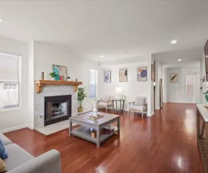 Photo 2 - Stylish 4BR • Minutes to Venice Beach • Sleeps 16+