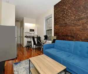 Photo 5 - Cozy 1BR in Murray Hill – Near Empire State & GC