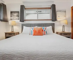 Photo 5 - 3BR/2BA • 1.5 Blocks from Beach • Fenced Yard