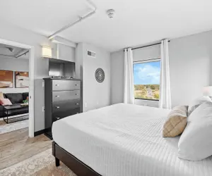 Photo 3 - Top Floor | New King Bed | Free Parking  | Gym