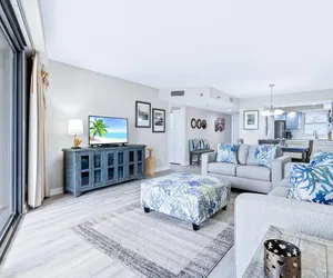 Photo 3 - Last Minute opening! Condo Directly On Beach~Large Balcony~Tram~ Family Friendly