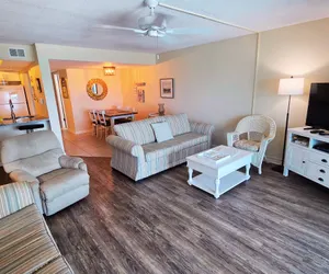 Photo 4 - Top Floor | Beachfront | Pool | Gym | Tennis Court