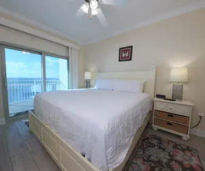 Photo 5 - High Rise Luxury Corner Condo With Heated Indoor Pool, Lazy River.  Sleeps 6