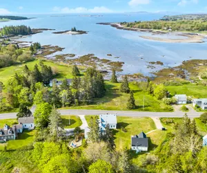 Photo 3 - Classic Maine farmhouse with modern amenities