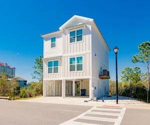 Photo 3 - Sol Salty - 3 Bedroom Pet Friendly Oasis
