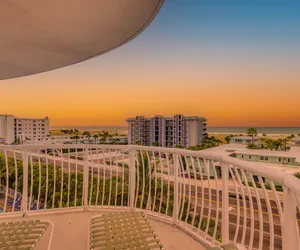 Photo 2 - Luxury Corner Oasis • Panoramic Ocean Views