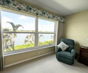 Photo 3 - Waterfnt 2BR, Elevator, Palm Trees Ocean Breeze!