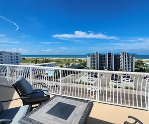 Photo 2 - 3BR Luxury Penthouse • Panoramic Views