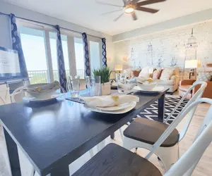 Photo 2 - Immaculate! Large and inviting! Dive into the best vacation NOW!