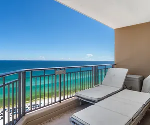 Photo 4 - Directly On Beach! Tropical Pool Deck~Tiki Bar~Hot Tub~May Discounts Now Incl'd~
