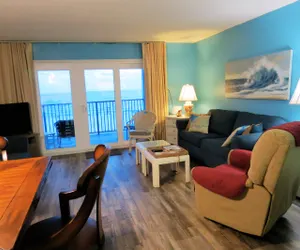 Photo 2 - Beachfront | Pool | Gym | Sleeps 6 | Central PCB