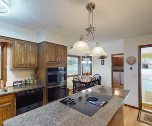 Photo 5 - Lakeside Bliss: golf, lake, pier, pets allowed