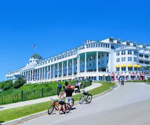 Photo 5 - Lake Huron Beachfront Home~Mackinac Island Views!