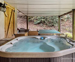 Photo 4 - 4 LUCKY DUCKS by Carolina Properties - Hot Tub!