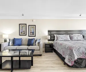 Photo 5 - Now Booking July With Discounts~Family Friendly Condo ~ Full Kitchen*Affordable*