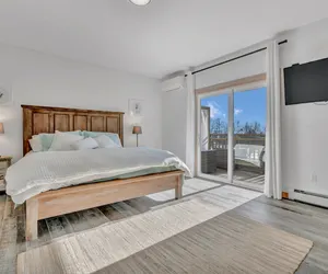 Photo 3 - Ocean Duplex West with Walk to Crescent Beach