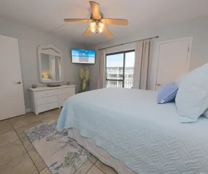 Photo 4 - Sugar Beach 2 Bedroom, 2 Bathroom Condo.  4 Pools!
