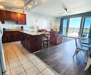 Photo 2 - Super Convenient 5th FLOOR- 537 !  LOCATION, AMENITIES, And Amazing Views!