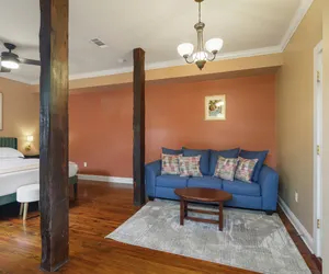 Photo 2 - The Shorty Guesthouse | Louis Park Hotel