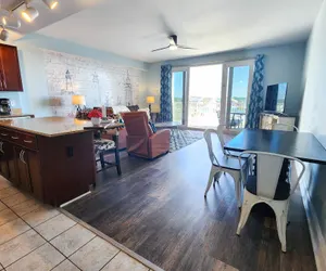 Photo 5 - Super Convenient 5th FLOOR- 537 !  LOCATION, AMENITIES, And Amazing Views!
