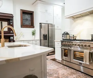 Photo 4 - Historic-7BR/4.5BA-Parking+By Metro+Chef's Kitchen