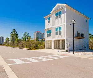 Photo 4 - Sol Salty - 3 Bedroom Pet Friendly Oasis