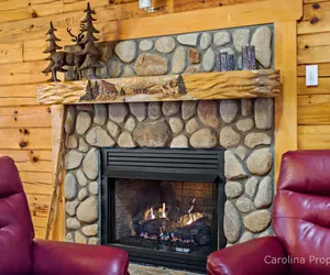 Photo 3 - Outlander Cabin - Hot Tub, Lake and River Access!