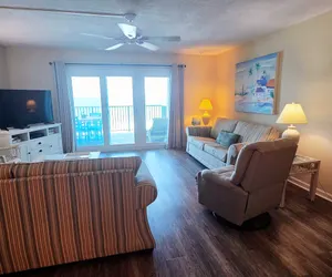 Photo 2 - Top Floor | Beachfront | Pool | Gym | Tennis Court