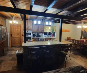 Photo 5 - Luxury 5bd MTN VIEWS, hot tub, many bear sightings