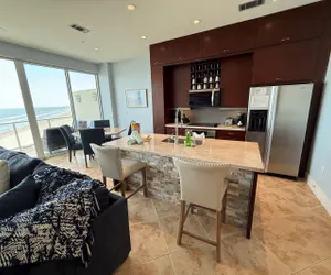 Photo 3 - PH, Balcony, Lazy River, I/O Pools, Game Room, Spa, Beach, Luxury 2/2 Penthouse!