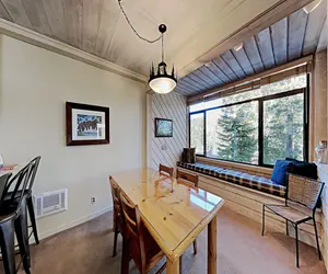 Photo 4 - Spacious Condo Great For Friends & Families - Onsite Ski and Snowboard Rentals (Unit 571 at 1849)