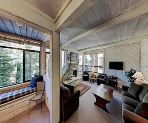 Photo 3 - Spacious Condo Great For Friends & Families - Onsite Ski and Snowboard Rentals (Unit 571 at 1849)