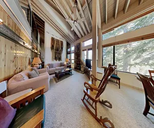 Photo 2 - Comfortable 4 Bdrm Condo with Easy Access to Mammoth Mountain, lifts, and the Village Gondola (Unit 632 at 1849)