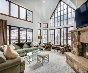 Photo 2 - Luxury Ski-in 3 Br Penthouse Inside Pines Lodge, Sleeps 10!