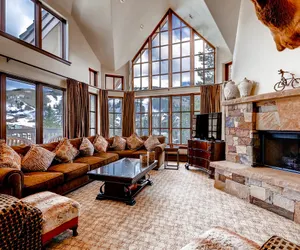 Photo 2 - Luxury Ski-in 3 Br Penthouse Inside Pines Lodge, Sleeps 10!