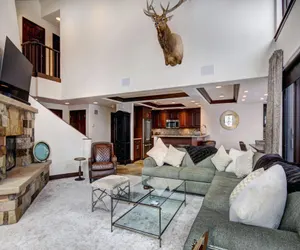 Photo 4 - Luxury Ski-in 3 Br Penthouse Inside Pines Lodge, Sleeps 10!