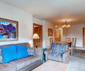 Photo 5 - Great views, sleeps up to 8, walk to slopes, kids ski free!