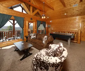 Photo 2 - Spacious Mountain Lodge with Deluxe Amenities