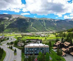 Photo 2 - Wonderful Spacious Ski Condo - SH504