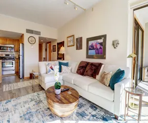 Photo 3 - Wonderful Spacious Ski Condo - SH504