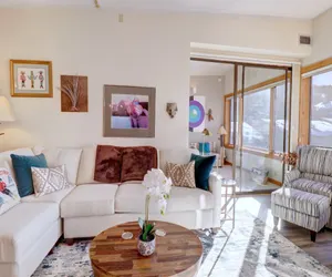 Photo 5 - Wonderful Spacious Ski Condo - SH504