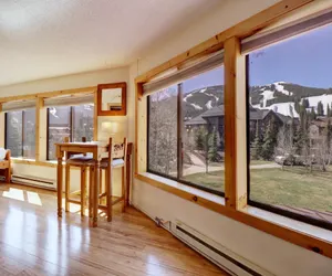 Photo 5 - Pet-friendly Very Spacious Condo - BE108