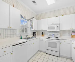 Photo 3 - 223 Wedgewood